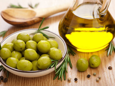 Tuyệt chiêu tắm trắng da với dầu oliu