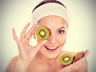 Da Trắng đẳng cấp với quả kiwi!