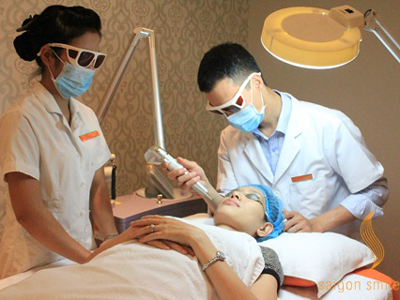 Cận cảnh quy trình trị tàn nhang bằng Laser
