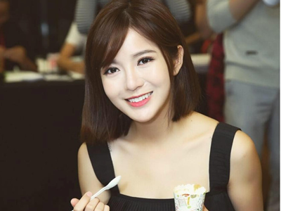 Hotgirl bóng đá Tú Linh công khai bí quyết trắng da