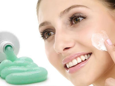 Trị mụn bằng kem đánh răng thành công
