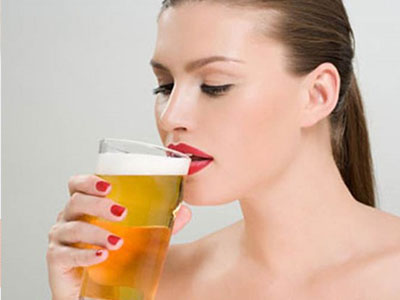 Mặt nạ làm trắng da bằng bia vừa hết mụn lại sáng da