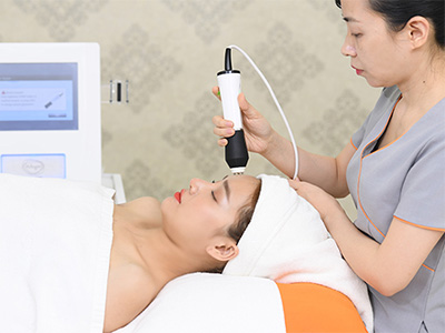 Trị mụn hiệu quả – da sáng, mịn màng