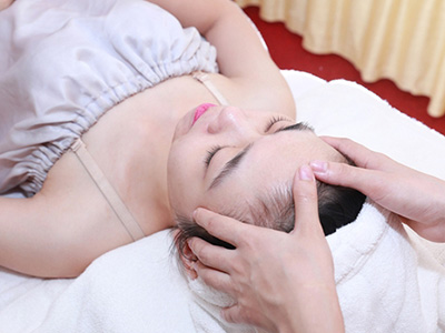 Căng da mặt tại nhà với nguyên liệu thiên nhiên
