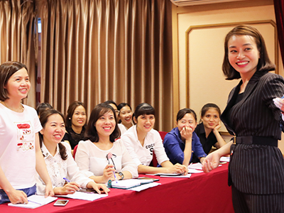 Khắt khe hơn cả thi đại học, chuyên viên làm đẹp tại Saigon Smile Spa phải trải qua sát hạch chuyên môn có độ khó cao