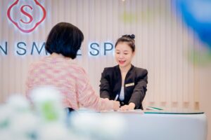 Tuyển dụng nhân viên lễ tân