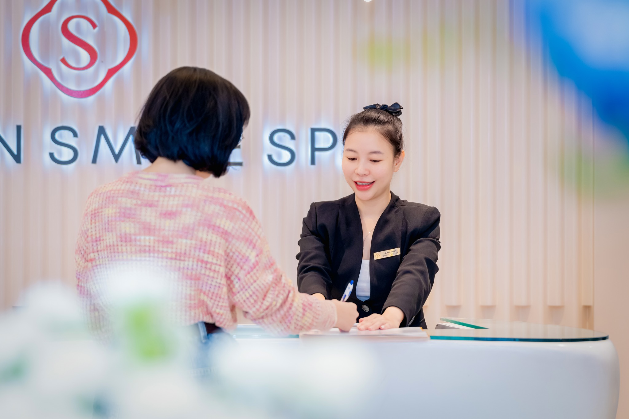 Tuyển dụng nhân viên lễ tân