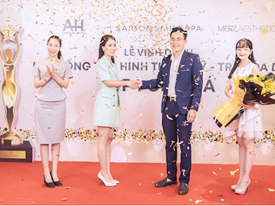 Saigon Smile spa tài trợ 100 suất tạo hình mặt dịp nhận giải thưởng làm đẹp quốc tế!