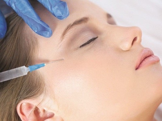 [Review] Tiêm filler thái dương giúp 9x lấy lại đúng tuổi xuân