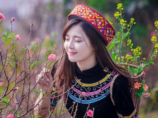 Nữ sinh vùng cao gây chú ý vì làn da trắng phát sáng và sự thật kinh ngạc đằng sau