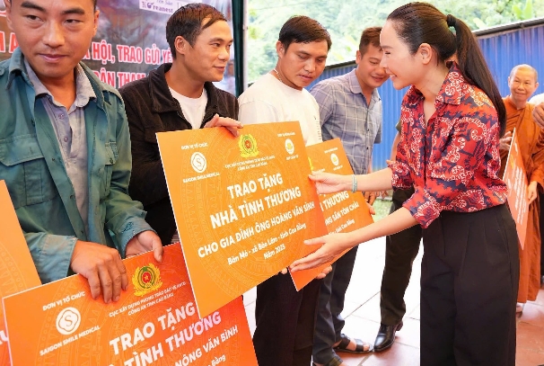 Saigon Smile trao tặng 26 ngôi nhà mới và bò giống cho đồng bào nghèo tại Cao Bằng